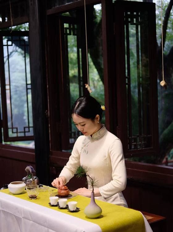 Sara at the tea table
